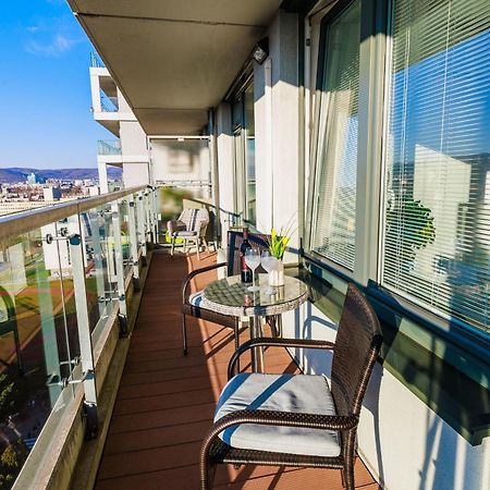 Sunny Apartment With Amazing Terrace On The 13Th Floor Near City Center Bratislava Luaran gambar