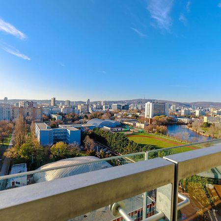 Sunny Apartment With Amazing Terrace On The 13Th Floor Near City Center Bratislava Luaran gambar