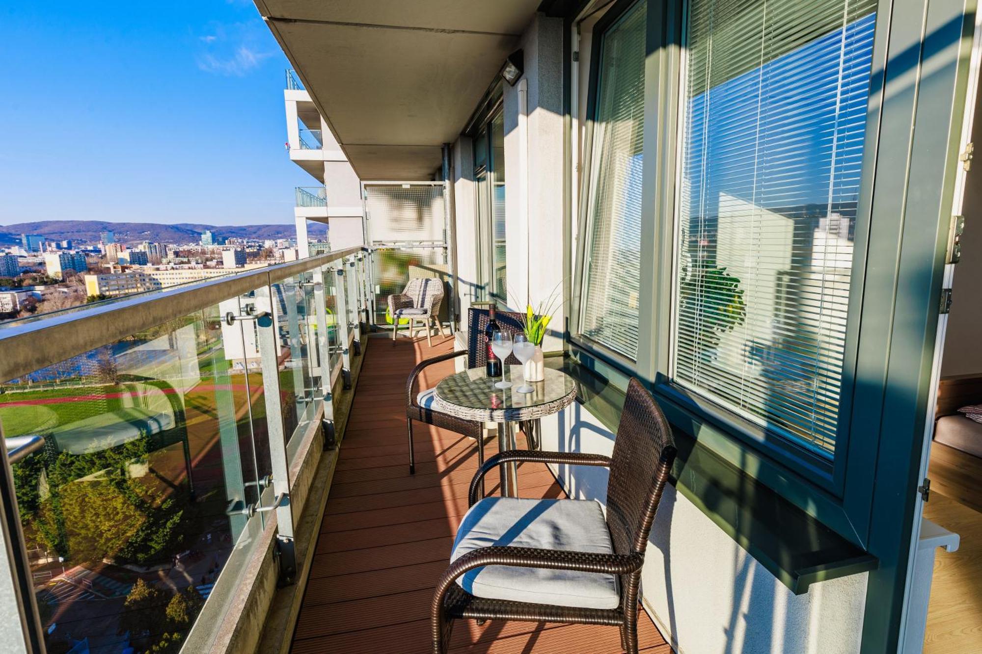 Sunny Apartment With Amazing Terrace On The 13Th Floor Near City Center Bratislava Luaran gambar